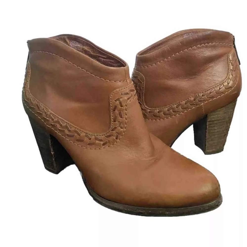 UGG Boots Women’s size 6.5 Charlotte Brown Chestnut Leather High Heel Ankle